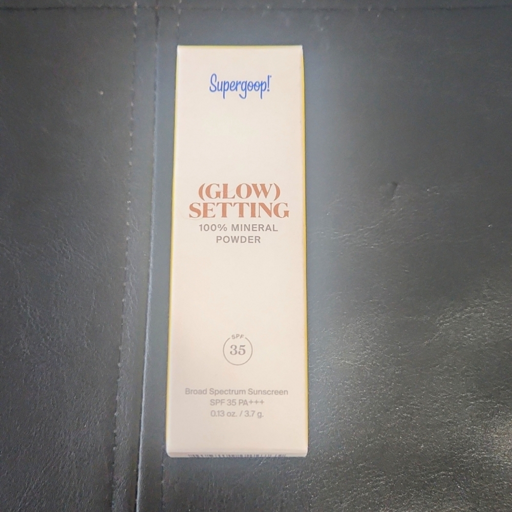 Supergoop glow setting mineral powder box